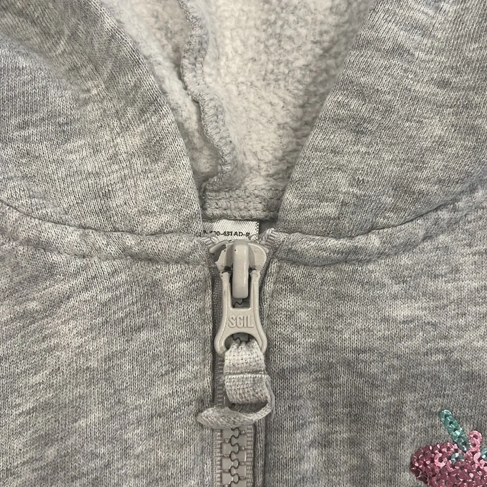 Carters girls zip up hoodie, like new, size 3t.